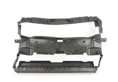 Guía de aire para radiador OEM 51747459157 para BMW G20. Original BMW.