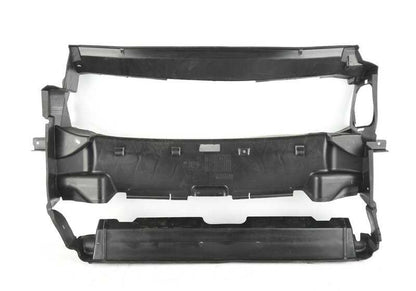 Guía de aire para radiador OEM 51747459157 para BMW G20. Original BMW.