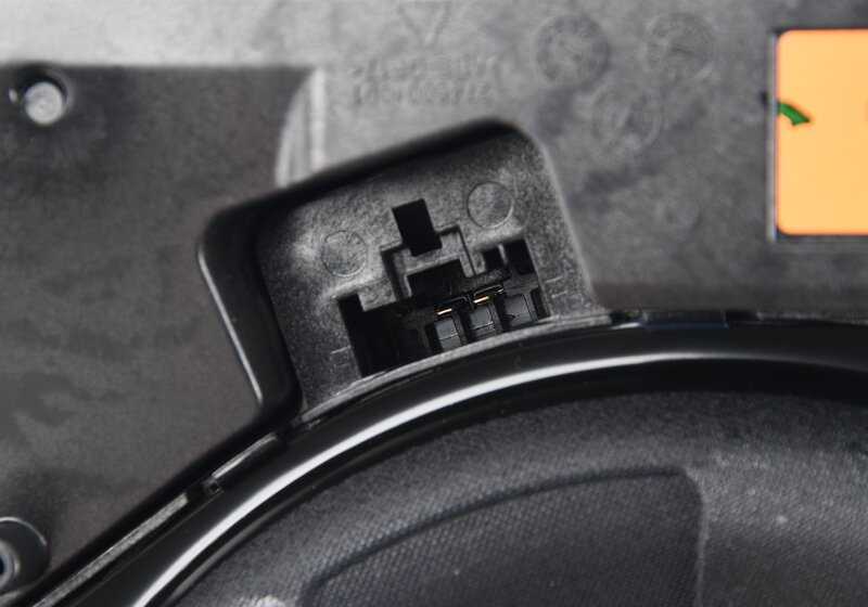Subwoofer droit OEM 65139210152 pour BMW F30, F31, F34, F35, F80, F32, F33, F36, F82 et F83. BMW d'origine.