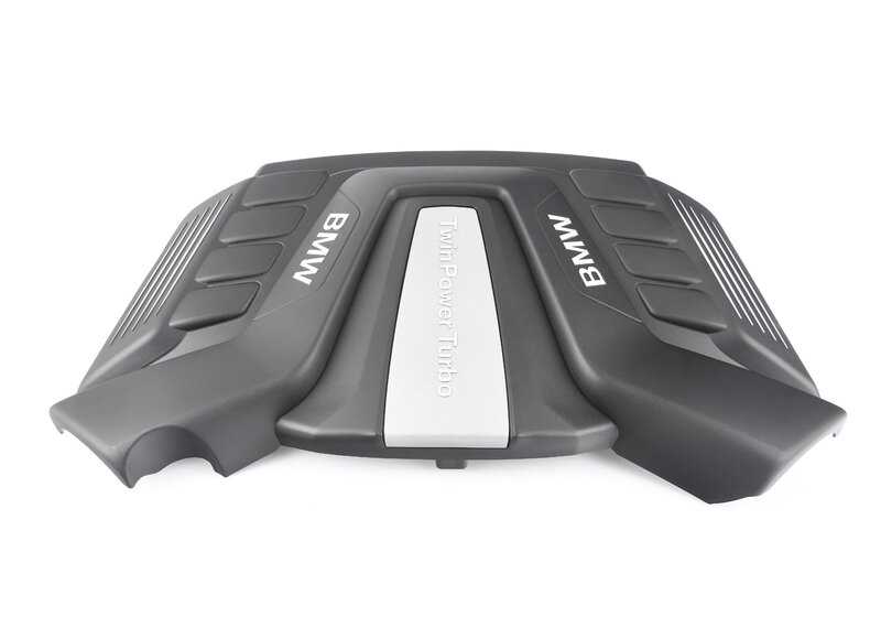 Cubierta insonorizante del motor OEM 13717634293 para BMW F15 (X5 xDrive50i) y F16 (X6 xDrive50i). Pieza original BMW.
