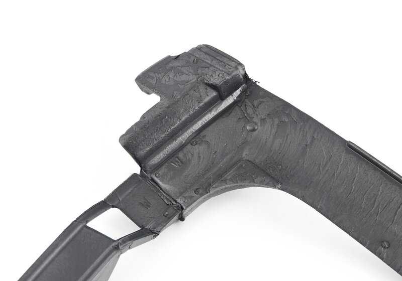 Junta de cerradura puerta trasera izquierda OEM 51357137003 para BMW X5 E70, E70N. Original BMW.