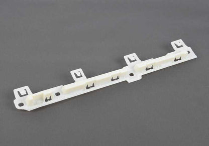 Soporte de umbral derecho OEM 51778081014 para BMW G82, G83. Original BMW.