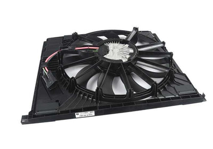 Casa de ventilador com um ventilador para BMW G42, G87, G20, G21, G80, G81, G22, G26, G82, G83, I20 (OEM 17428666819). BMW original