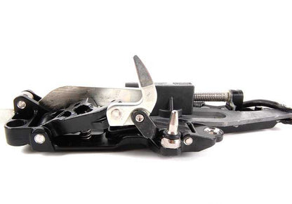 Rechts konvertierbares Dachverschluss OEM 54347031362 für BMW E46. Originaler BMW -Ersatz.