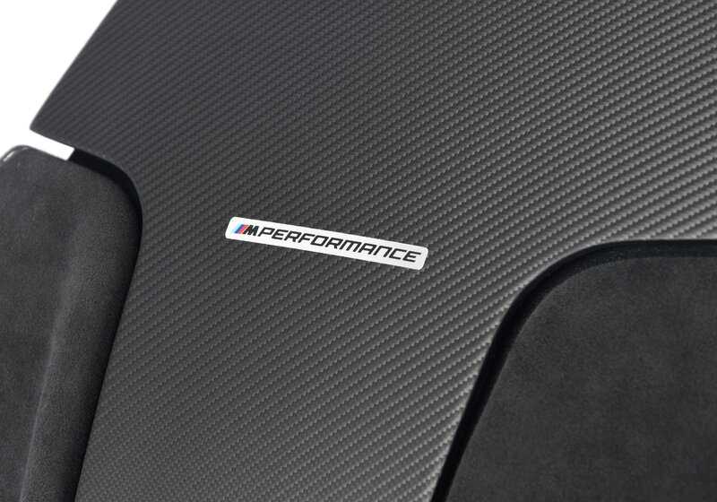 Panel trasero M Performance en carbono y Alcantara OEM 52105A40302 para BMW G20 (316d, 318d) modelos entre 2020 y 2027. Mejora interior deportivo exclusivo. Original BMW.
