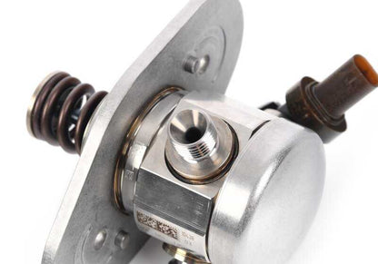 High pressure pump for BMW F90, F90N, F91, F92, F93 (OEM 13517852361). Original BMW.