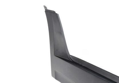 Cubierta embellecedora lateral derecha OEM 51713330866 para BMW E83. Original BMW.