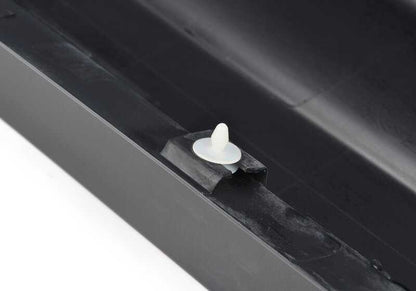 Cubierta embellecedora lateral derecha OEM 51713330866 para BMW E83. Original BMW.