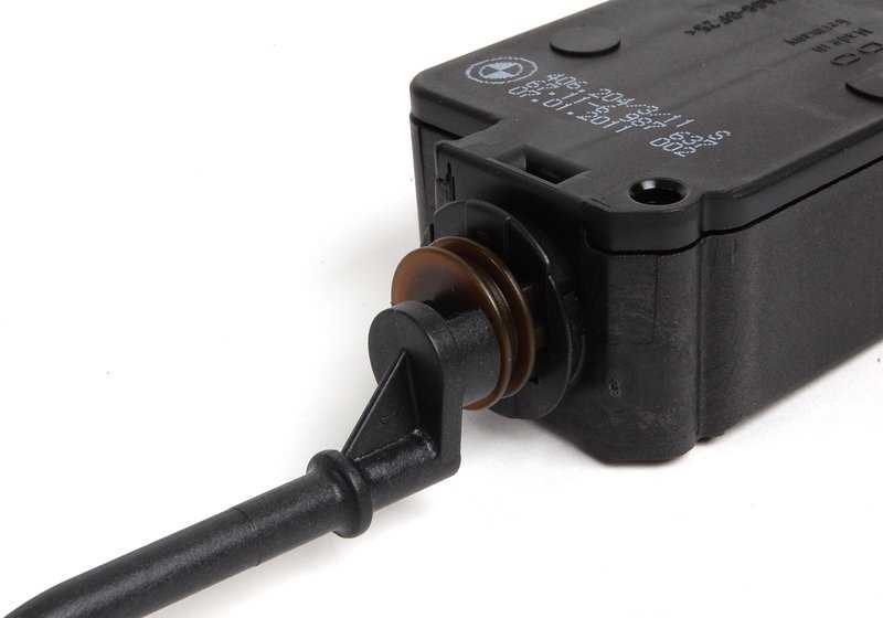 Motor eléctrico tapa depósito OEM 67116987637 para BMW E46, X3 E83, E83N. Control de apertura/cierre de la tapa del combustible. Original BMW.
