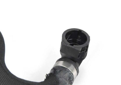 Manguera de refrigeración OEM 17517566393 para BMW F01, F02 (760i, 760Li) con motor N74. Original BMW.