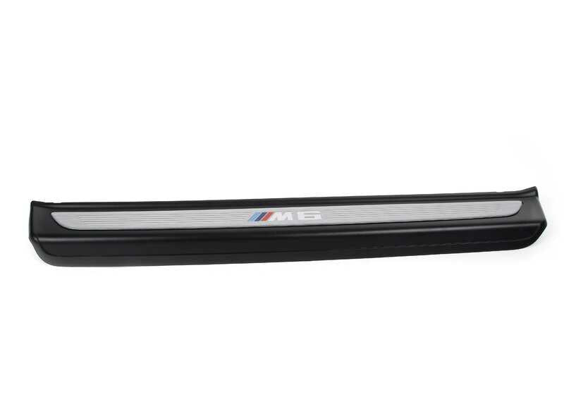 Embellecedor de entrada iluminado izquierdo OEM 51478051815 para BMW F13 y F13N. Original BMW.