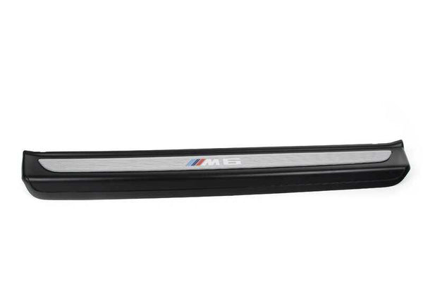 Embellecedor de entrada iluminado izquierdo OEM 51478051815 para BMW F13 y F13N. Original BMW.