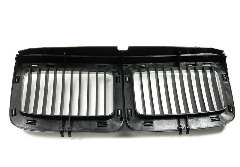 Rejilla decorativa central OEM 51131964863 para BMW E32. Original BMW.