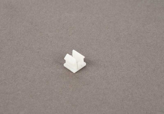 Clip de fijación OEM 51137037092 para BMW E65, E66, E89. Original BMW.