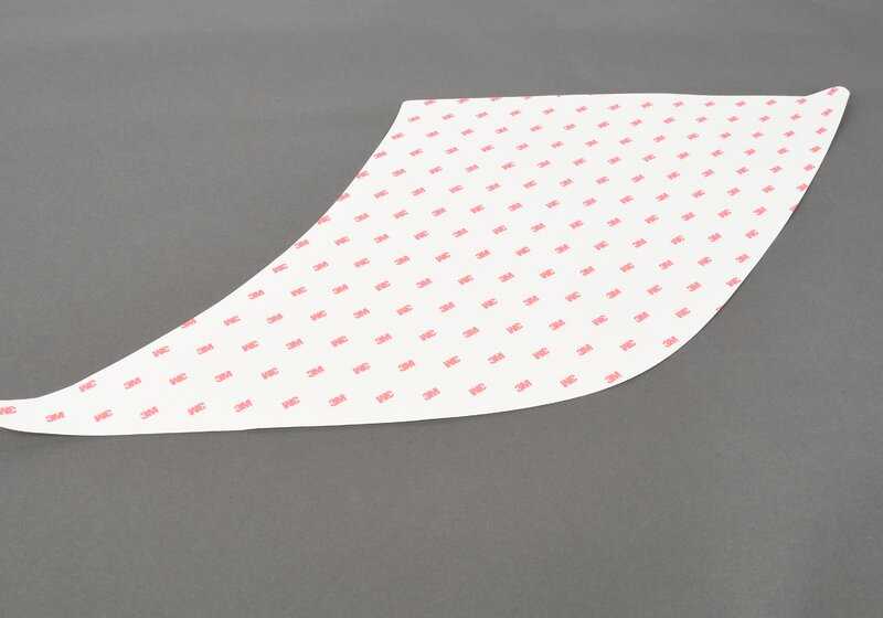 Rechtskleber Beschützer 51148070592 für BMW 2 F87 M2, M2 -Wettbewerb und M2 CS. Kompatible Modelle: F87 M21 H91, H92, J51, J52, 1J31, 1J32, 2U71, 2U72. Original BMW.