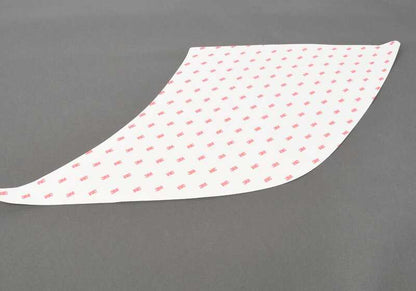 Rechtskleber Beschützer 51148070592 für BMW 2 F87 M2, M2 -Wettbewerb und M2 CS. Kompatible Modelle: F87 M21 H91, H92, J51, J52, 1J31, 1J32, 2U71, 2U72. Original BMW.