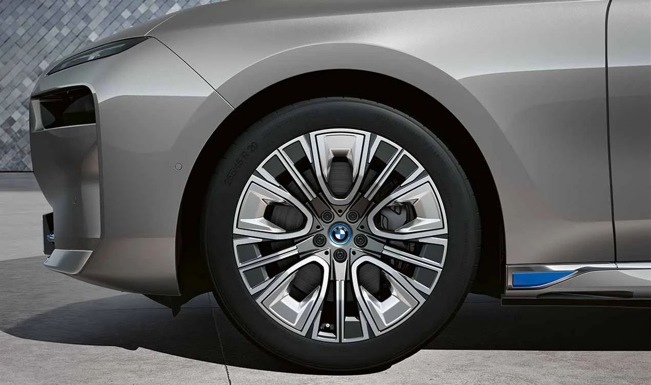 Complete winter wheel set for BMW 7 Series G70, X3 G45 (OEM 36115B61CF5). Original BMW