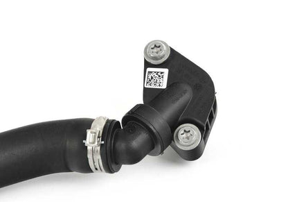 Tubería de ventilación cárter OEM 11157852335 para BMW F90, F91, F92, F93, F95, F96. Compatible con modelos M5 y M8 Competition. Original BMW.