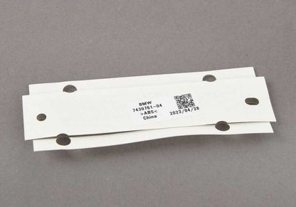 Emblema "Luxury Line" OEM 51147430761 para BMW F52, G30, G31, G38, G32. Original BMW.