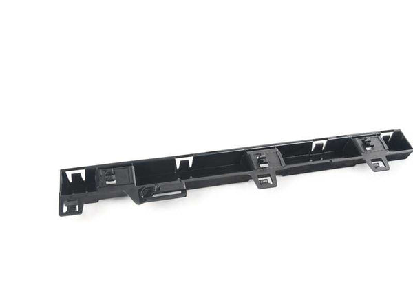 Moldura lateral central derecha OEM 51778065432 para BMW F87. Original BMW.