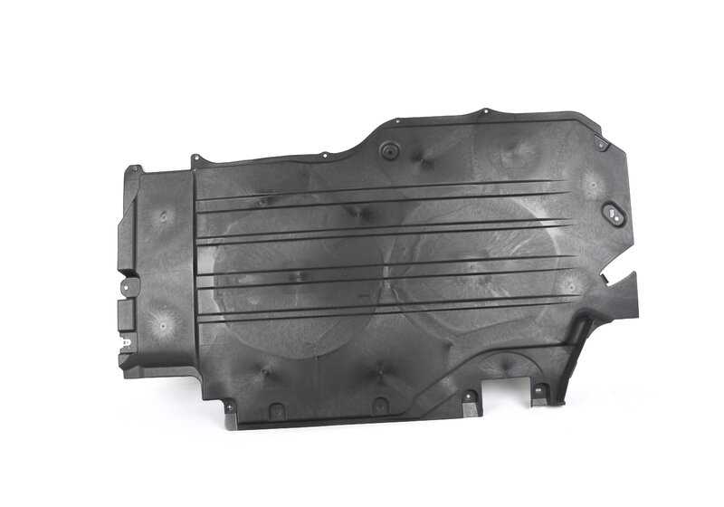 Revestimiento bajo depósito combustible derecho OEM 51757424892 para BMW X5 G05 xDrive45e (2019–2023). Original BMW.