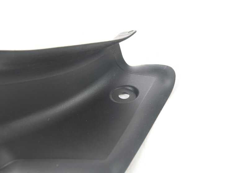 Embellecedor canaleta derecha OEM 51498072904 para BMW F82 M4 CS y M4 GTS. Compatible con modelos: F82 M4 CS (2017-2019) y F82 M4 GTS (2016-2017). Pieza original BMW.