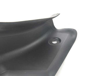 Embellecedor canaleta derecha OEM 51498072904 para BMW F82 M4 CS y M4 GTS. Compatible con modelos: F82 M4 CS (2017-2019) y F82 M4 GTS (2016-2017). Pieza original BMW.