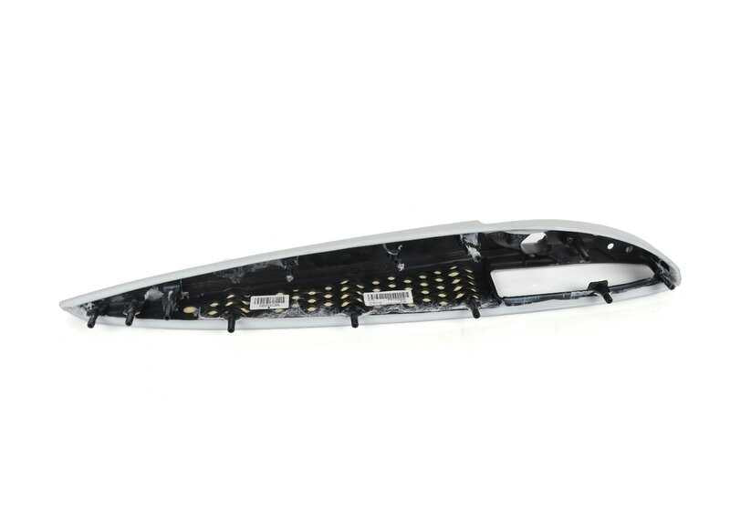 Reposabrazos trasero izquierdo en cuero OEM 51418057709 para BMW F82 y F83 M4, incluyendo M4 CS y M4 GTS. Compatible con modelos del 2014 al 2020. Color Silverstone. Original BMW.
