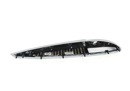 Reposabrazos trasero izquierdo en cuero OEM 51418057709 para BMW F82 y F83 M4, incluyendo M4 CS y M4 GTS. Compatible con modelos del 2014 al 2020. Color Silverstone. Original BMW.