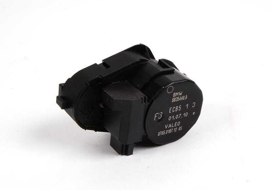Motor de compuerta aire pies OEM 64116935440 para BMW E39, E53. Controla el flujo de aire hacia los pies. Recambio original BMW.