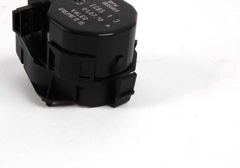 Motor de compuerta aire pies OEM 64116935440 para BMW E39, E53. Controla el flujo de aire hacia los pies. Recambio original BMW.