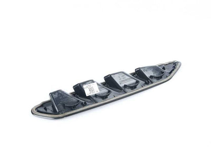Embellecedor lateral delantero izquierdo OEM 51137418603 para BMW G01, G02. Original BMW.