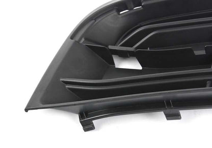 Rejilla de entrada de aire cerrada izquierda OEM 51117346505 para BMW F10 (518d, 520d). Compatible con modelos fabricados entre 2013 y 2016. Recambio original BMW.