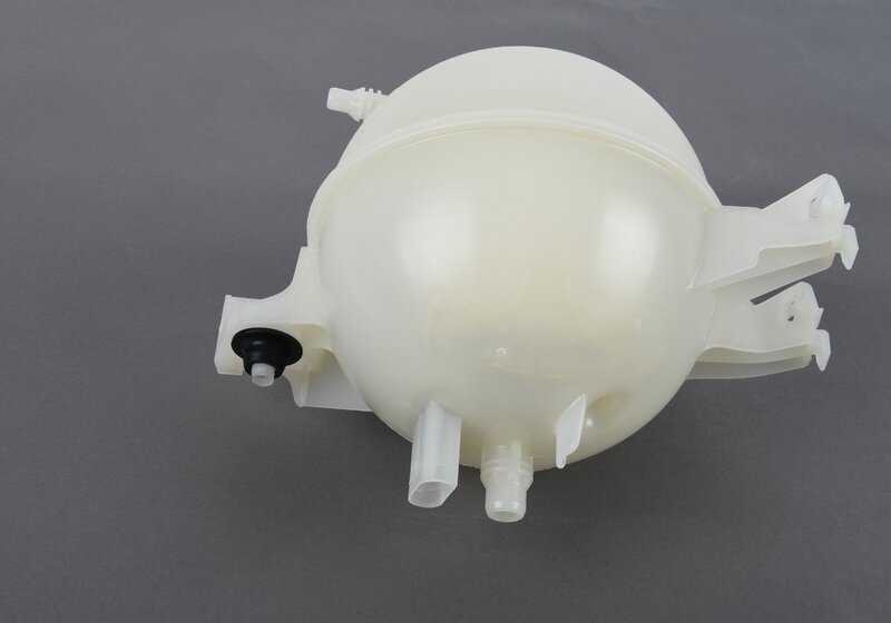 Depósito de refrigerante OEM 17135A6A030 para BMW X3 F97 (X3 M Competition) y X3 G01 (M40d). Compatible con todos los modelos indicados. Recambio original BMW.