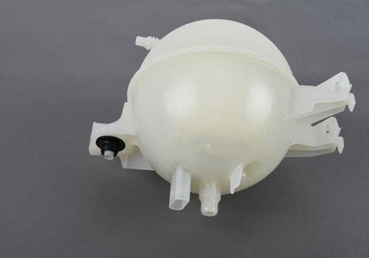 Depósito de refrigerante OEM 17135A6A030 para BMW X3 F97 (X3 M Competition) y X3 G01 (M40d). Compatible con todos los modelos indicados. Recambio original BMW.