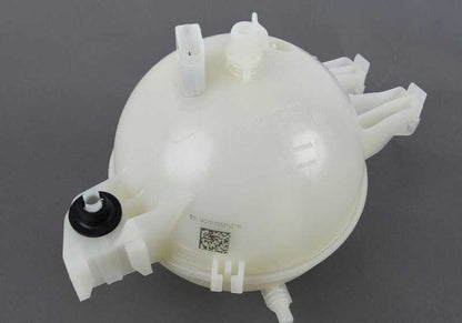 Depósito de refrigerante OEM 17135A6A030 para BMW X3 F97 (X3 M Competition) y X3 G01 (M40d). Compatible con todos los modelos indicados. Recambio original BMW.