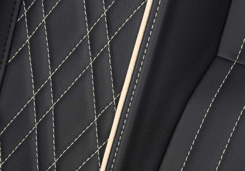 Tappeti esclusivi OEM 51472451765 in nero/beige per BMW G11, G12. Eleganza e adattamento perfetto. BMW originale.