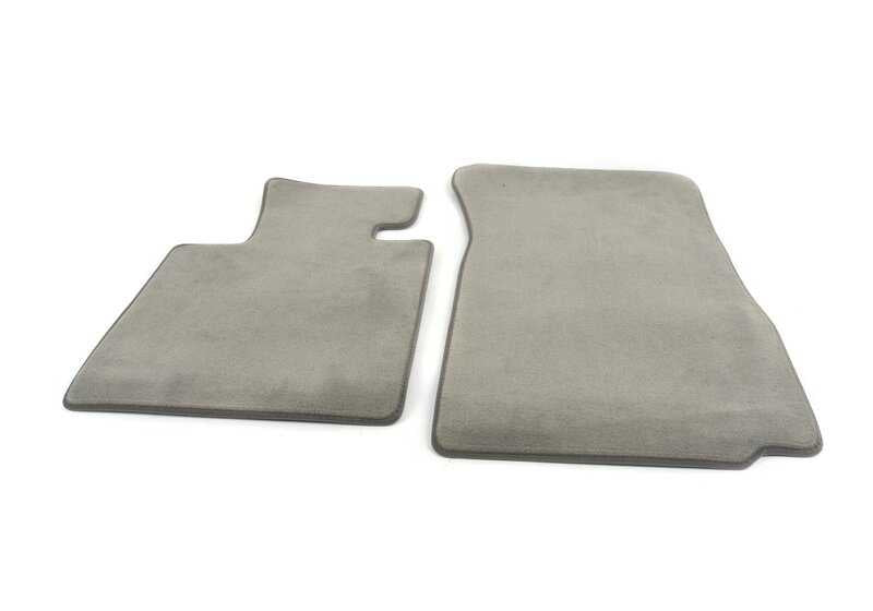 Grey OEM 51477056294 Carpets avant pour BMW Z4 E85, E86 (2002-2008). BMW d'origine.