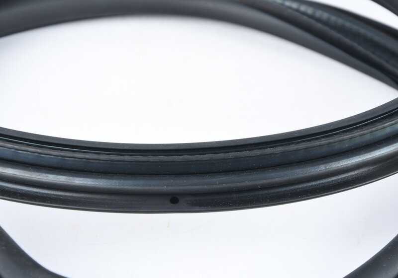 Protector de borde de puerta trasera OEM 51727303967 para BMW F30, F80. Original BMW.