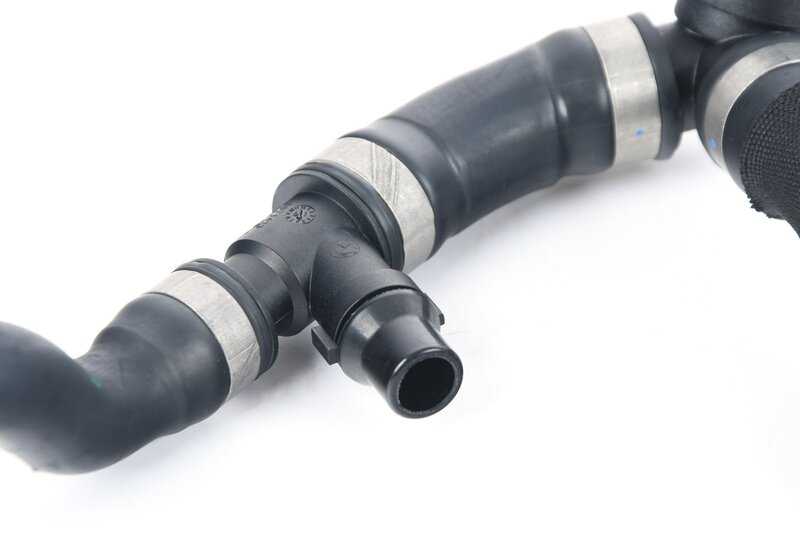 Tubería de retorno del refrigerante OEM 17129894760 para BMW G01, G02. Original BMW.