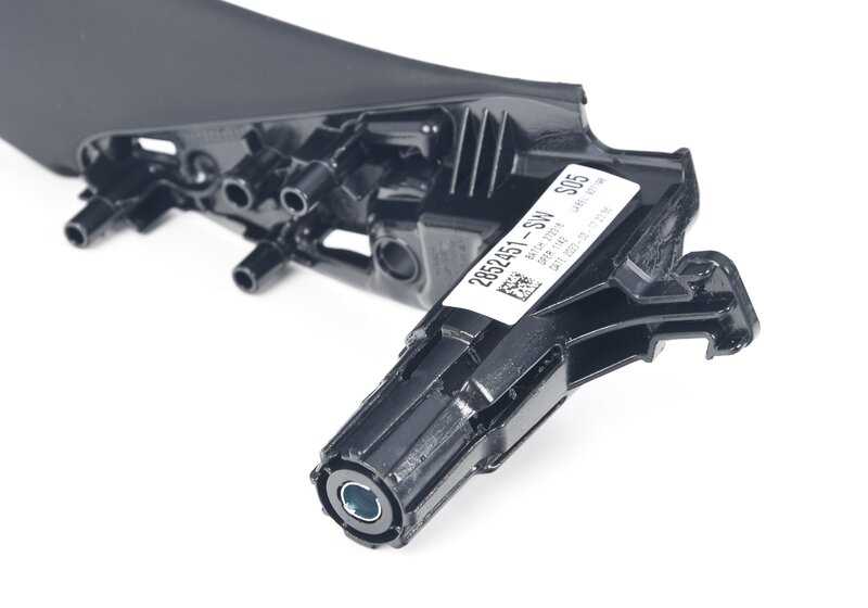 Apoio ao interior Maneta Porta esquerda OEM 51417438523 Para BMW F90, F90N, G30, G30N, G31, G31N, G38, G38N. BMW original.