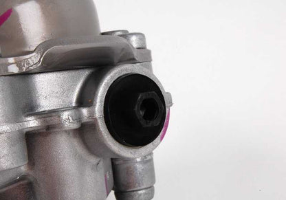 Pompa di gestione assistita OEM 32416760034 per BMW E46 320CI {BN11, BN12, BN21, BN22, BS11, BS12, BD11, BD12, BD21, BD22}. BMW originale.