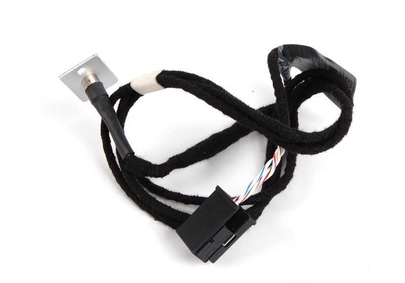 Auxiliary adapter OEM 65120153502 for BMW E39, E60, E61, E63, E64, E83, E53, E85, E86. Ideal to connect mobile or MP3 to the car. Original BMW spare.