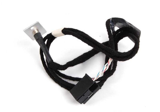 Auxiliary adapter OEM 65120153502 for BMW E39, E60, E61, E63, E64, E83, E53, E85, E86. Ideal to connect mobile or MP3 to the car. Original BMW spare.