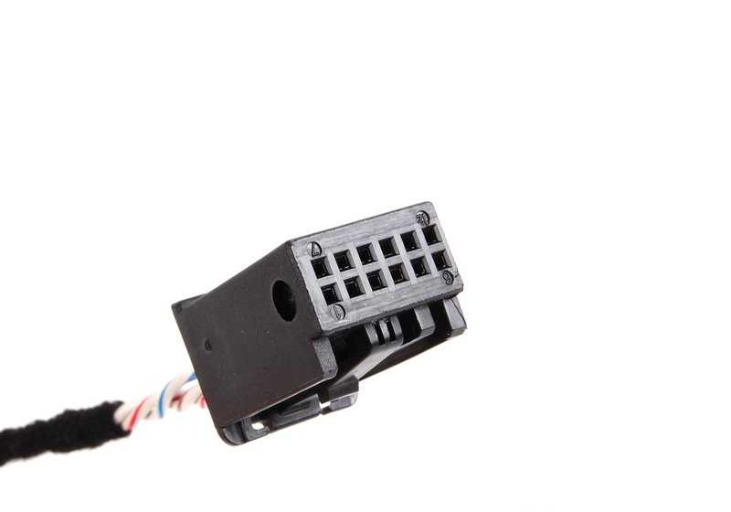 Auxiliary adapter OEM 65120153502 for BMW E39, E60, E61, E63, E64, E83, E53, E85, E86. Ideal to connect mobile or MP3 to the car. Original BMW spare.