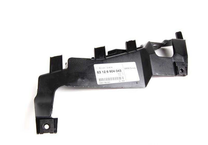 Soporte izquierdo de faro OEM 63126904043 para BMW E39 520d, 520i (todos los modelos compatibles). Repuesto original BMW.