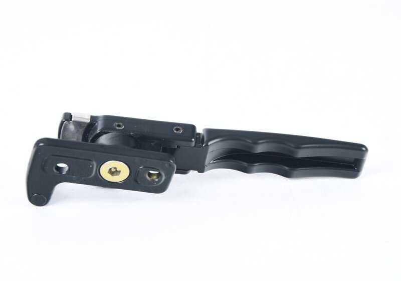 Cierre izquierdo capota OEM 54311932777 para BMW E30 y Z1. Original BMW.