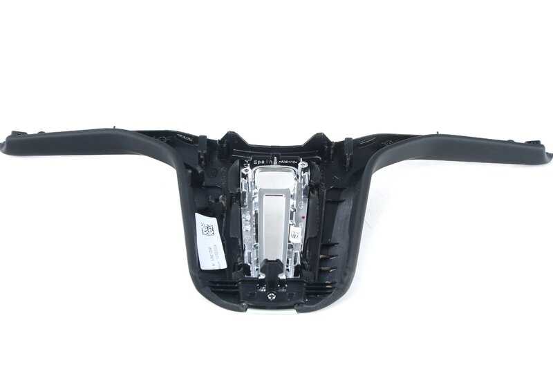 Embellecedor central del volante OEM 61319882776 para BMW F40, G20, G21, G80, G81, G22, G26, G82, G83, G87. Pieza original BMW diseñada para volantes M Sport con multifunción y levas.