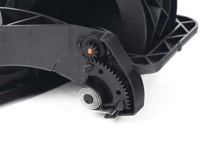 Tapa protectora del conector de carga OEM 51177358843 para BMW Serie 7 G11, G12 (740e, 745e, 740Le, xDrive). Compatible con modelos híbridos enchufables. Original BMW.