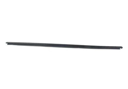 Embellecedor exterior puerta trasera izquierda OEM 51357444067 para BMW X5 G05, G05N, F95, F95N. Acabado negro brillante. Original BMW.
